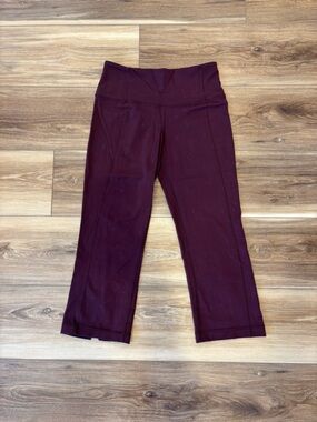 Lululemon Size 4 Cropped Leggings Dark Purple/Burgundy